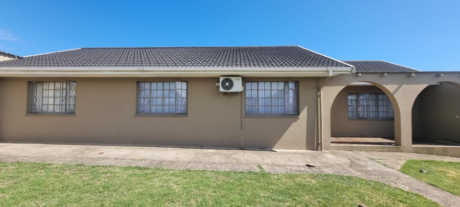 5 Bedroom Property for Sale in Haven Hills Eastern Cape